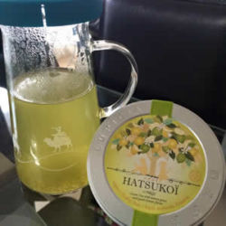 紅茶専門店で販売スタッフをしていたので、お茶の知識も詳しいです。美味しいお茶を厳選し、羽村教室でお出ししています。